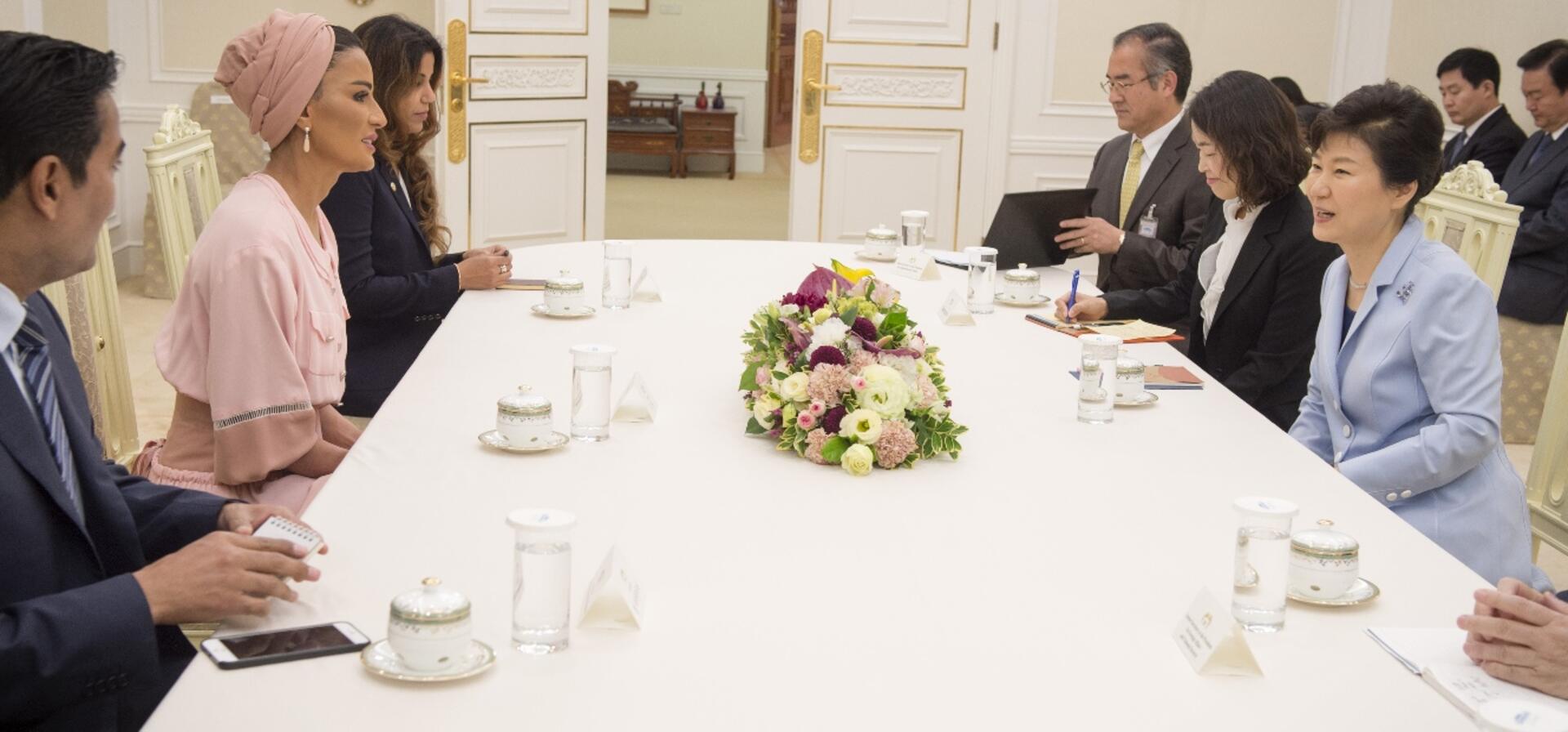 صاحبة السمو تجتمع بفخامة الرئيسة الكورية