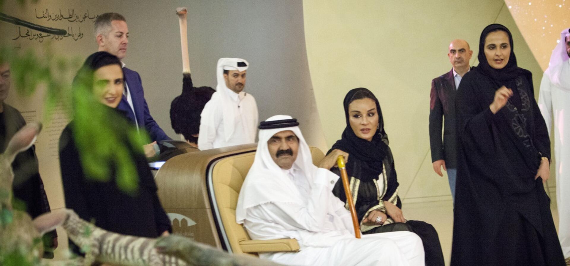 صاحبا السمو يقومان بجولة في متحف قطر الوطني