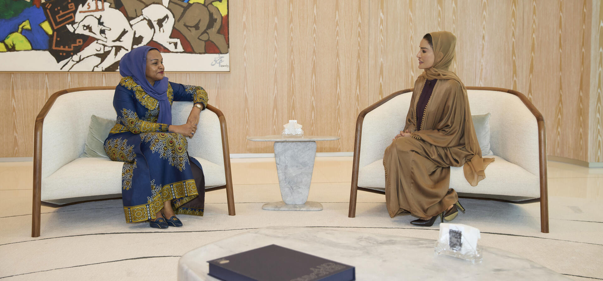 صاحبة السمو تجتمع بحرم فخامة رئيس زنجبار