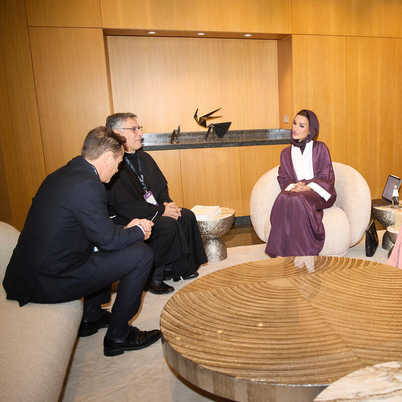 صاحبة السمو تجتمع برئيس اللجنة البابوية لليوم العالمي للطفل