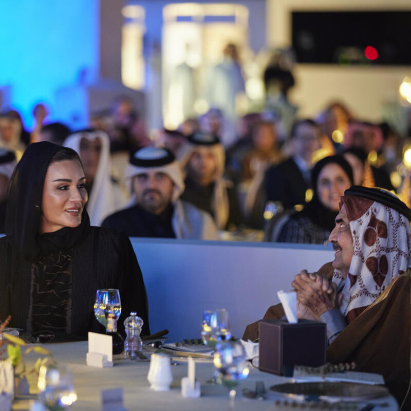 صاحب السمو الأمير الوالد الشيخ حمد بن خليفة آل ثاني وصاحبة السمو الشيخة موزا بنت ناصر يشهدان حفل الذكرى الثلاثين لتأسيس مؤسسة قطر