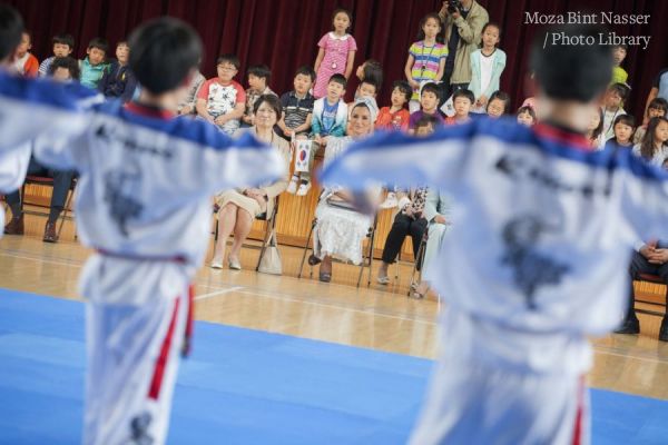 HH Sheikha Moza visits Seoul Namsung Elementary School