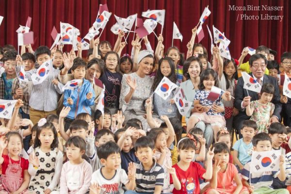 HH Sheikha Moza visits Seoul Namsung Elementary School