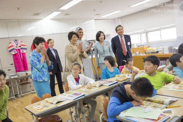 HH Sheikha Moza visits Seoul Namsung Elementary School