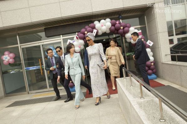 HH Sheikha Moza visits Seoul Namsung Elementary School