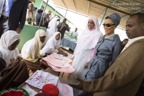 HH Sheikha Moza Visits Alternative Learning Center in Khartoum