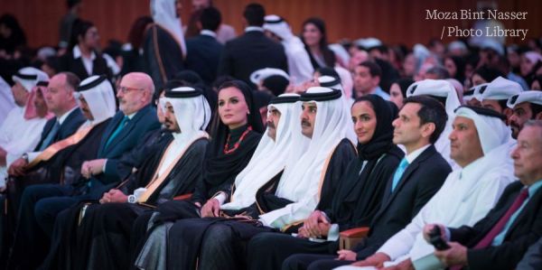 صاحب السمو الأمير وصاحب السمو الأمير الوالد وصاحبة السمو الشيخة موزا في حفل تكريم مؤسسة قطر