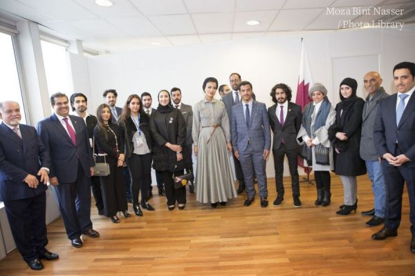 HH Sheikha Moza meets with Qatari Students in France