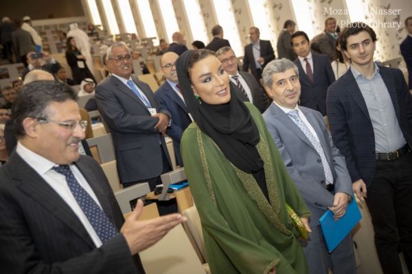 صاحبة السمو الشيخة موزا تحضرافتتاح مؤتمر أسئلة النهضة الدولي في جامعة حمد بن خليفة