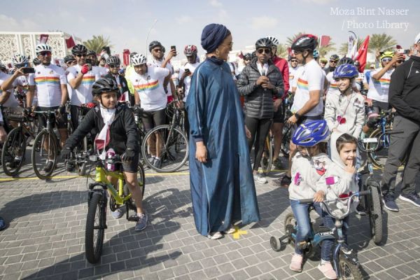 صاحبة السمو الشيخة موزا تشارك في فعاليات اليوم الرياضي للدولة بالمدينة التعليمية