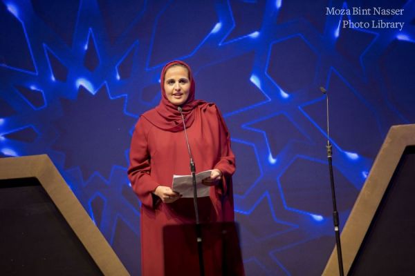 صاحبة السمو الشيخة موزا تشارك في النسخة الأولى لجائزة فاشن ترست العربية