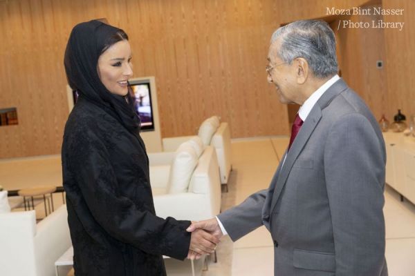 صاحبة السمو الشيخة موزا تجتمع برئيس الوزراء الماليزي 